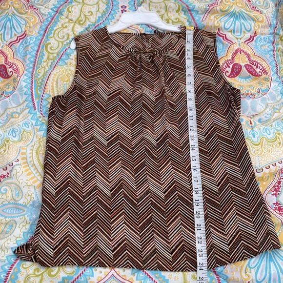 Tahari sleeveless geometric print  top - Picture 7 of 7